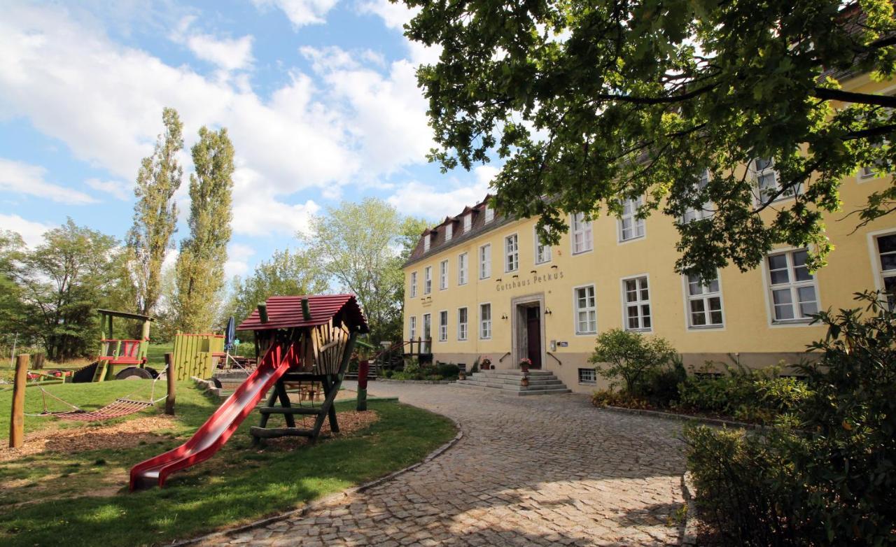 Familien- Und Freizeithotel Gutshaus Petkus Eksteriør billede