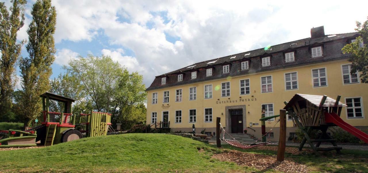 Familien- Und Freizeithotel Gutshaus Petkus Eksteriør billede